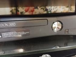 کنسول xbox 360 جیتگ شده همراه کینکت و 17 بازی 250 گیگ