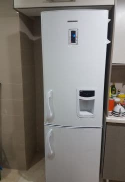 یخچال و فریزر ایستاده سفید در حد نو