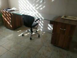 میز فایل دار صفحه شیشه ای در حد نو