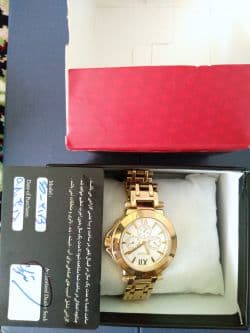 ساعت کاملا سالم با گارانتی وکارتن و دارای تخفیف 