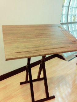 میز مطالعه چوبی پایه فلزی در حد نو 