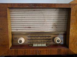 رادیو لامپی قدیمی چوبی